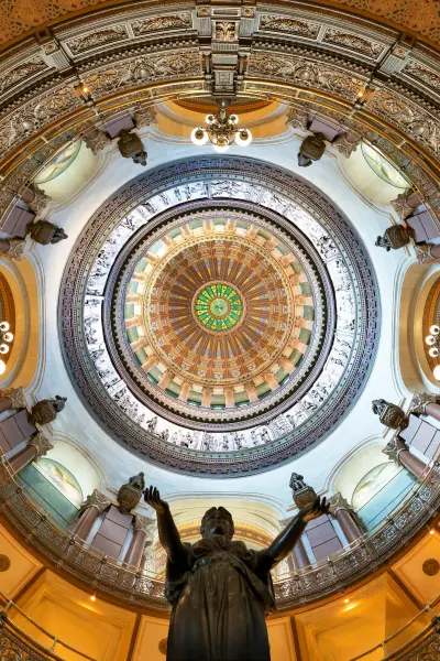 Looking up inside the dome at the Illinois State Capitol.
